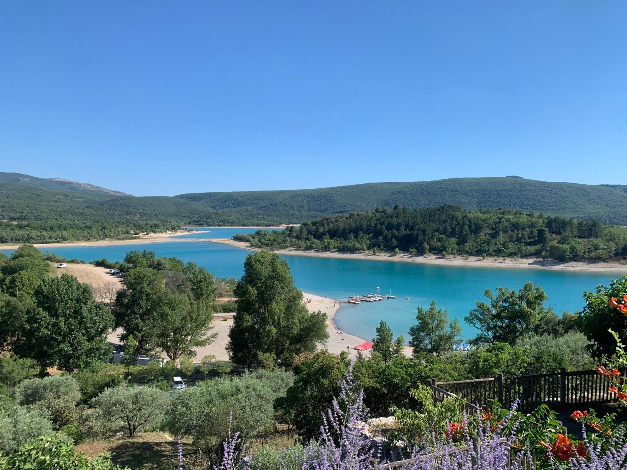 Votre Cocon En Pierre Et Son Spa En Option Gite Le Repos Des Chenes Régusse Exterior foto